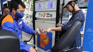 Xăng tăng phi mã, giảm nhỏ giọt: Chuyên gia chỉ ra những điểm bất thường