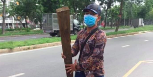 Tố cáo hành vi lạ của nam thanh niên gần chốt CSGT, một người dân bị đánh tơi tả