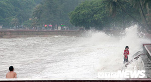 Bão số 2 giật cấp 11 đổ bộ Hải Phòng đến Nam Định, toàn vùng mưa dông gió giật