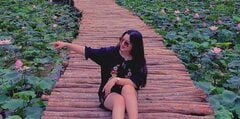 Giới trẻ rủ nhau checkin đầm sen kỳ lạ nở vào mùa thu ở Ninh Bình
