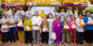 Tập đoàn TLM trao tặng 800 phần quà cho người khiếm thị