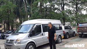 Thực nghiệm hiện trường vụ bé trai 6 tuổi trường Gateway chết trên ô tô: Tài xế Phiến khoá cửa xe từ xa rồi đi về