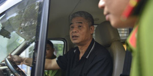 Tài xế Phiến thực nghiệm hiện trường vụ bé trai 6 tuổi chết thương tâm trên xe ô tô trường Gateway