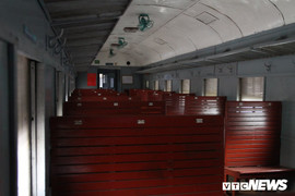 Video: Chuyến tàu Hà Nội - Hạ Long rời ga 'vắng như chùa Bà Đanh', lỗ 10 triệu đồng/ngày