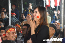 Mẹ thủ môn Văn Toản: 'Món quà con dành cho bố mẹ là vô giá. Mẹ tự hào về con!'