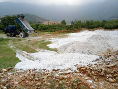 Bắt một công ty ở Hà Tĩnh đổ trộm hơn 30 tấn chất thải rắn