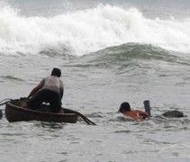 Sóng đánh lật thuyền, một ngư dân Hà Tĩnh thiệt mạng