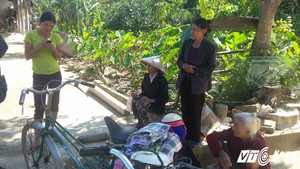 Chia quà ủng hộ lũ lụt: Hộ nghèo không được suất nào, xóm trưởng nhận hẳn 4 suất