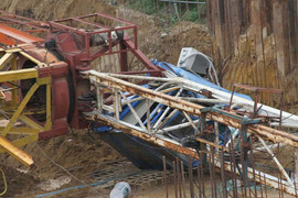 Cần cẩu đổ sập đè chết nam sinh: Hủy bỏ xây dựng công trình