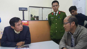 Dân đưa ô tô chặn cầu Bến Thủy 1: Giám đốc trạm thu phí lên tiếng