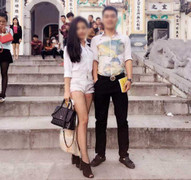 Phản cảm thiếu nữ diện quần cũn cỡn đi lễ đền, chùa đầu năm