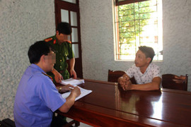 Khởi tố 'yêu râu xanh' nhiều lần giở trò đồi bại với bé gái 8 tuổi