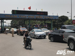 Dân mua vé bằng tiền lẻ, trạm thu phí cầu Bến Thủy giảm 100% giá vé