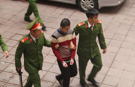 Giết bạn cướp xe bán lấy 5 triệu đồng đi chơi cùng bạn gái