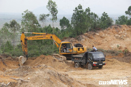 Doanh nghiệp ‘núp bóng’ mỏ đá để khai thác đất ở Hà Tĩnh