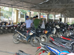 Chồng dùng dao thủ sẵn đâm chết vợ rồi tự sát trước cổng bệnh viện