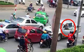 Nghệ An: Khởi tố tài xế lùi xe trên đường ngược chiều cán chết bà lão đi xe đạp