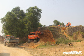 Xã 'vượt mặt' tỉnh, tự ý thuê máy khai thác đất trái phép ở Hà Tĩnh