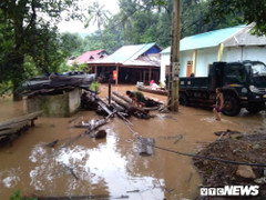 Lũ lớn ầm ầm đổ về, nhiều bản làng ở Nghệ An chìm trong biển nước