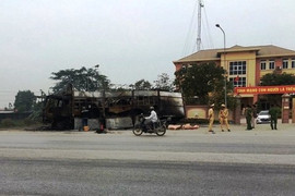 Đang lập biên bản vi phạm, xe đầu kéo bốc cháy trước trạm cảnh sát giao thông ở Nghệ An