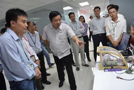 Bí thư Thăng: 'Chẳng cần cho phép gì cả, các anh làm ngay đi'