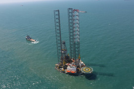 Gần một nửa giàn khoan phải nằm chờ, PVD vẫn tìm ra 'ánh sáng cuối đường hầm'