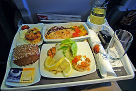 Những điều bạn chưa biết về đồ ăn trên máy bay