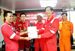 Những đêm trắng trên giàn