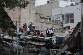 Động đất khủng khiếp làm gần 100 người chết, hàng chục tòa nhà bị phá hủy ở Mexico