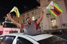 Nhân dân Zimbabwe vỡ òa sung sướng chào mừng đất nước mới