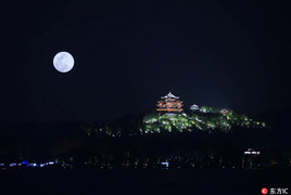 Ảnh: Trăng xanh cực hiếm xuất hiện lần thứ 2 trong năm 2018