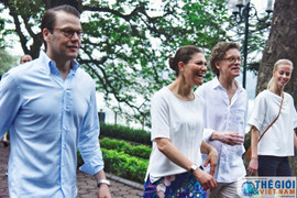 Công chúa kế vị Thụy Điển tập thể dục lúc sáng sớm cùng người dân Hà Nội