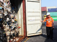Canada không chịu lấy về 69 container rác gửi 'nhầm', Philippines triệu hồi đại sứ