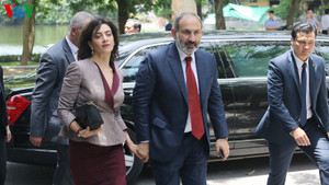 Thủ tướng Armenia thưởng thức món ăn thuần Việt tại nhà hàng ở Hà Nội