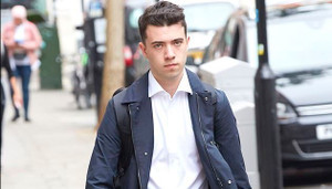 Nhà báo 19 tuổi tiết lộ mật thư khiến đại sứ Anh từ chức