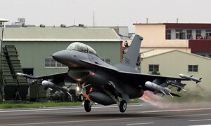 Tổng thống Mỹ duyệt bán 66 chiếc F-16 cho Đài Loan, Trung Quốc cảnh báo hậu quả