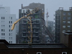 Video: Cần cẩu đổ vào tòa nhà khi siêu bão Dorian đổ bộ Canada