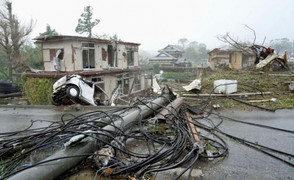 Siêu bão chưa đổ bộ, Nhật Bản rung chuyển vì động đất