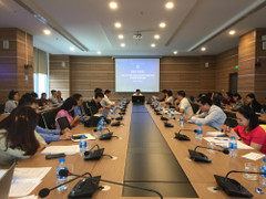 Cung cấp thông tin cho báo chí về nhân quyền và đối ngoại