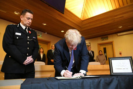 Thủ tướng Anh chia buồn vụ 39 người chết trong xe container