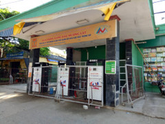 Chuyển 32.000 lít xăng dầu qua Lào về tiếp tế cho tâm lũ Mường Lát