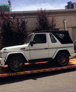 Thanh niên chuyên vá mui vải xe sang, mỗi miếng rách giá 730 USD