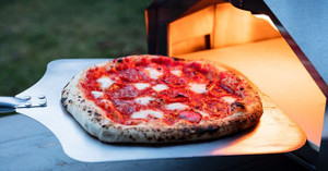 Ăn thử pizza, lương 300 - 1.000 USD/ngày