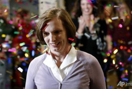 Tiện tay mua vé số trong lúc chờ pizza, trúng liền 343 triệu USD