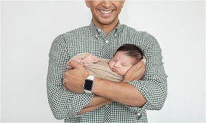 Đàn ông trên 45 tuổi mới làm bố, con dễ sinh non