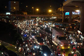 Giao thông Hà Nội tê liệt trước trận Việt Nam vs Philippines