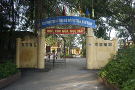 UBND huyện yêu cầu kỷ luật cô giáo tát, xúc phạm học sinh ở Hà Nội