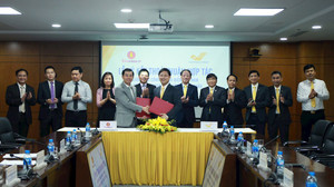 VinFast bắt tay VNPost, xây trạm sạc cho xe máy điện đến tận bưu cục tuyến xã