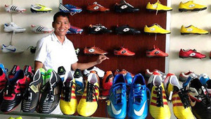 'Đột nhập' cửa hàng bán đồ thể thao tiền tỷ của tiền đạo Anh Đức