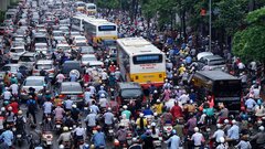 Đổ xăng đi ô tô, xe máy: Dân sắp chịu thêm 1 loại thuế mới?